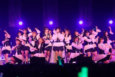 M5=w17LIVE presents AKB48 15th Anniversary LIVE ݂݂ȂݑƃRT[g`̍炩Ȃt͂Ȃ`x(C)AKB48 