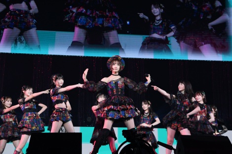 M22=w17LIVE presents AKB48 15th Anniversary LIVE ݂݂ȂݑƃRT[g`̍炩Ȃt͂Ȃ`x(C)AKB48 