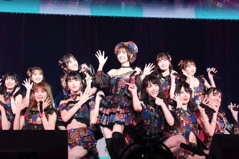 M22=w17LIVE presents AKB48 15th Anniversary LIVE ݂݂ȂݑƃRT[g`̍炩Ȃt͂Ȃ`x(C)AKB48 
