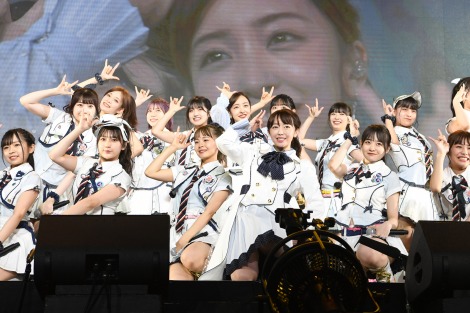 M23=w17LIVE presents AKB48 15th Anniversary LIVE ݂݂ȂݑƃRT[g`̍炩Ȃt͂Ȃ`x(C)AKB48 