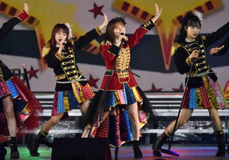 哇Dquwr[[e[Vvœo=w17LIVE presents AKB48 15th Anniversary LIVE ݂݂ȂݑƃRT[g`̍炩Ȃt͂Ȃ`x (C)ORICON NewS inc. 