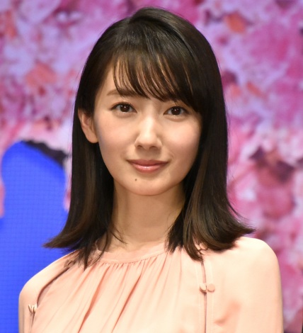 波瑠 田中圭らが 笑顔マシマシ ナイト ドクター 岸優太撮影のオフショット公開 Oricon News
