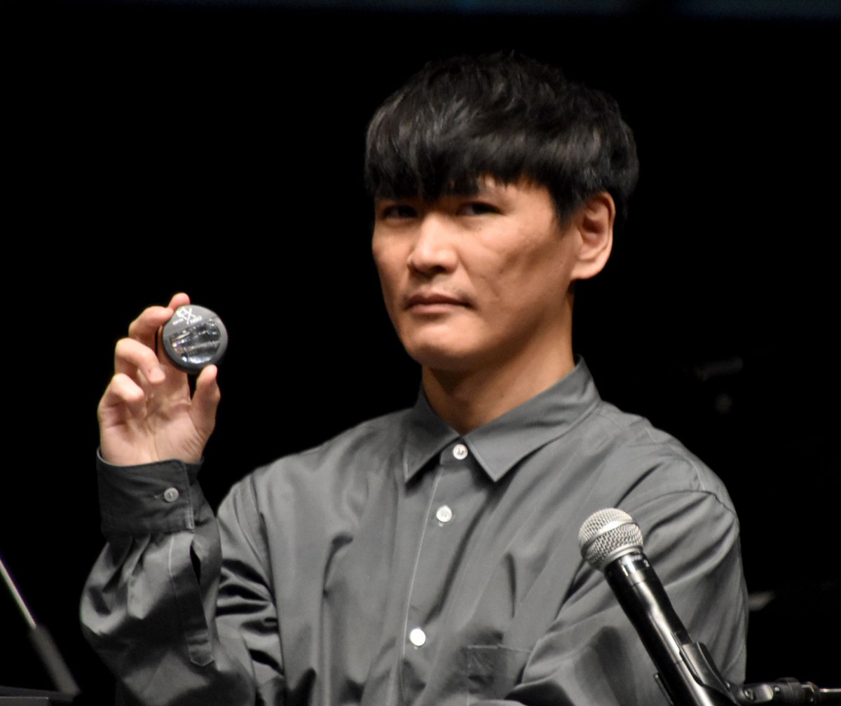 サカナクション山口一郎、サンテFXのCMで「来た」生披露 往年の
