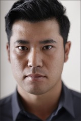 ���R�p���A�����Д�������@�g�B�ꖳ��̎����`�h�u���Ɍ������Ē��킵�Ă��鑽���̕��Ɂv 