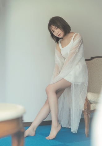 画像 写真 乃木坂46 秋元真夏 Bltgraph 初表紙で魅せるオトナへ成長した美しさ 美脚も披露 2枚目 Oricon News