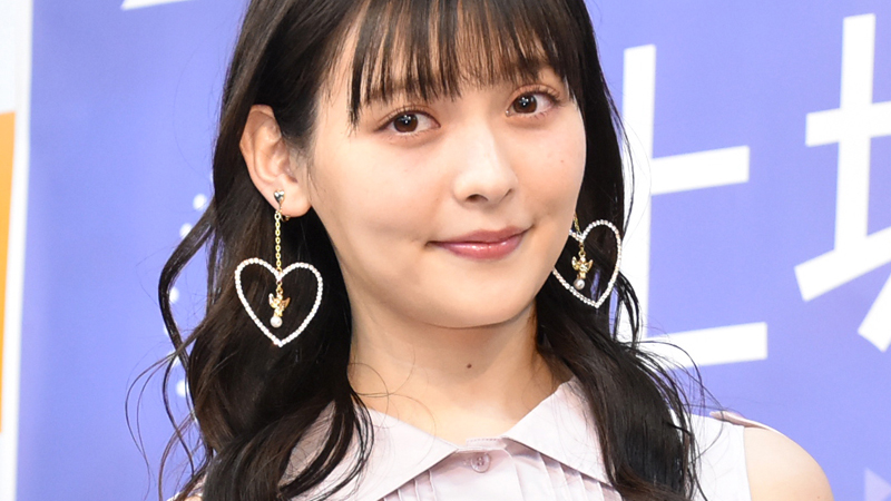 上坂すみれ どのコーディネートがお好きかな 肩チラ見せショットなどにファン 最高です Oricon News