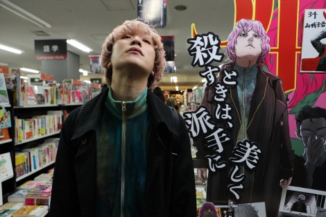 Fukase 遊び心満載なオフショット 殺人鬼 両角を セルフカバー Oricon News