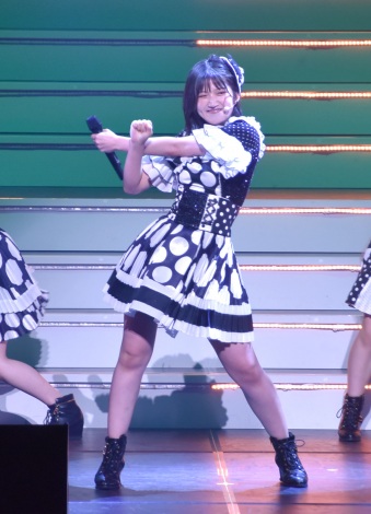 画像 写真 62歳 久本雅美 Akb48メンバー加入熱望 ヘビロテ 全力披露で沸かす 5枚目 Oricon News 画像 写真 62歳 久本雅美 Akb48メンバー加入熱望 ヘビロテ 全力披露で沸かす 5枚目 Oricon News