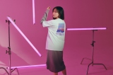 YOASOBIとユニクロのグラフィックTシャツブランド「UT」がコラボレーションした「YOASOBI UT」 