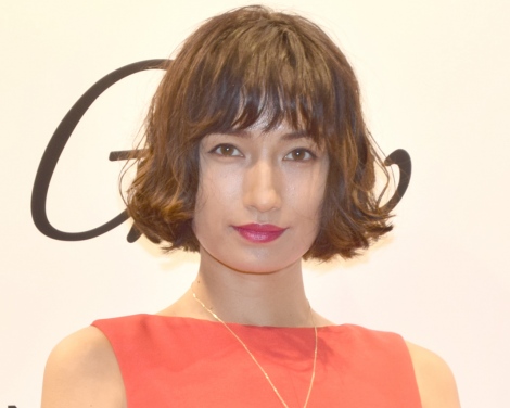 関連写真 佐田真由美 大胆美背中ショットで色気 女神 お肌がキレイ Oricon News