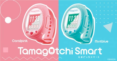 新商品「たまごっちスマート」（11月23日発売）はコーラルピンクとミントブルーの2色展開 