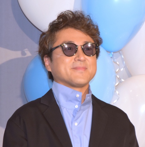 ムロツヨシ 晴れの日に左目腫れる サングラス姿で登場 ウインクでかわいくごまかす Oricon News