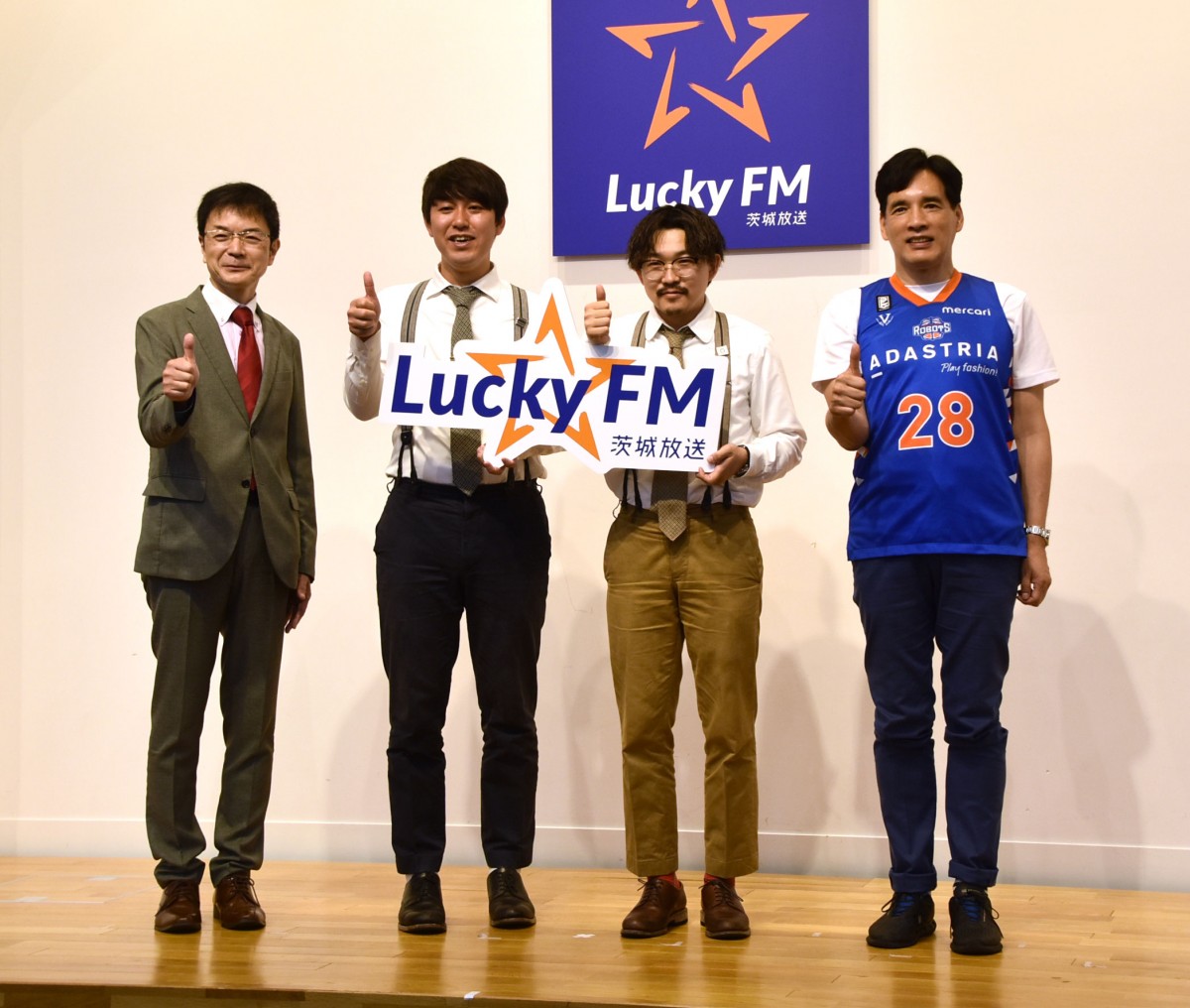wLuckyFM xJǔ\L҉ɓoꂵ()dTAIAɓrAx`l (C)ORICON NewS inc. 