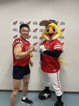 なかやまきんに君、ホークス「鷹の祭典」で始球式　ハリーホークとアメ拾いゲーム 