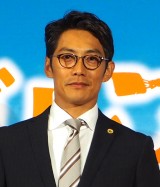 �������j�uPOISON�v�ŐԂ���񋃂��~�ސ��̗��؂Ɋ�сu�݂Ȃ���̖��ɗ����Ă���v 