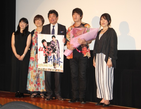 画像 写真 赤井英和の妻 夫をバッサリ 大根役者 花束贈呈スルーで監督へ 4枚目 Oricon News