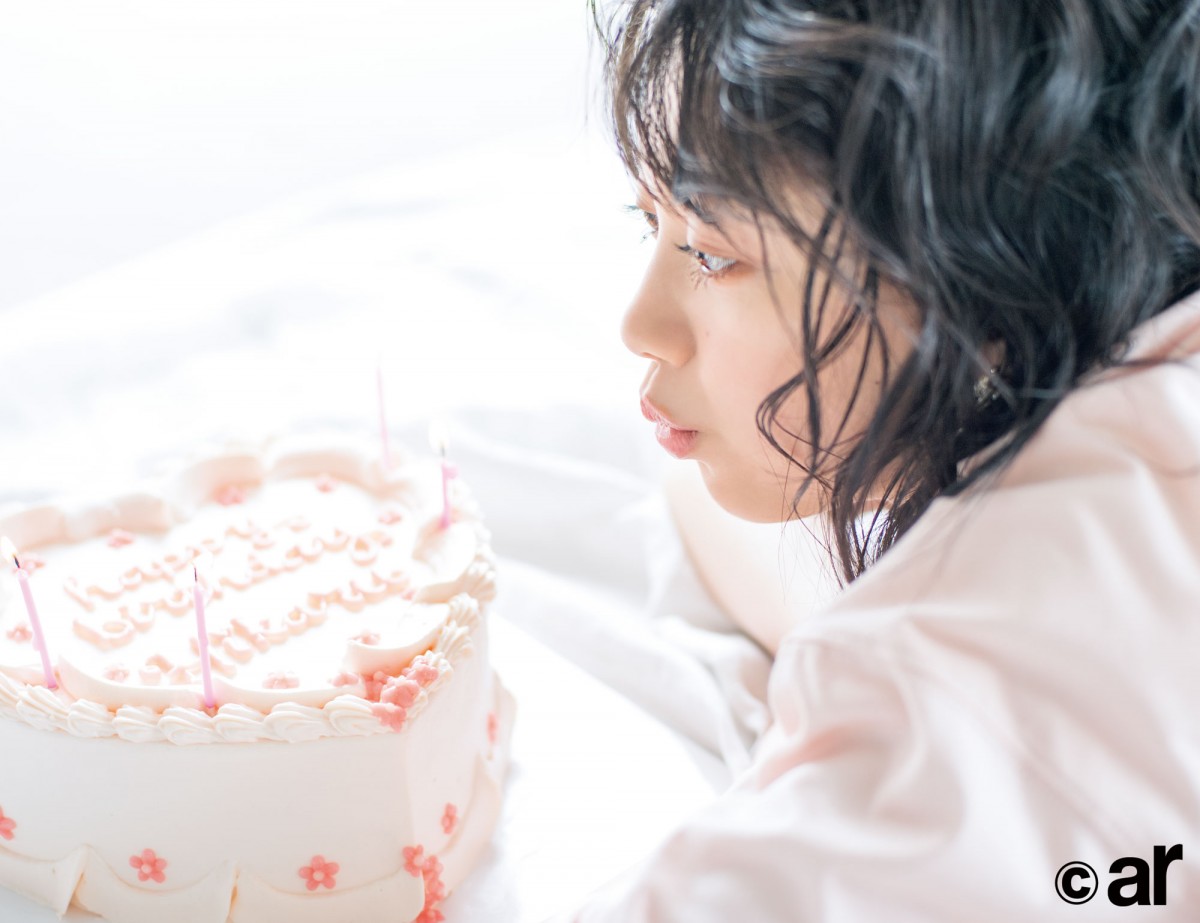 櫻坂46森田ひかる、グループ色ケーキで20歳誕生日を祝福されるも