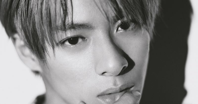 キンプリ平野紫耀、モノクロカットで魅せる男らしい表情