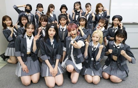 Akb48が1年半ぶり新曲初披露 センターは7作ぶり岡田奈々 みんなで気合いを入れて Oricon News