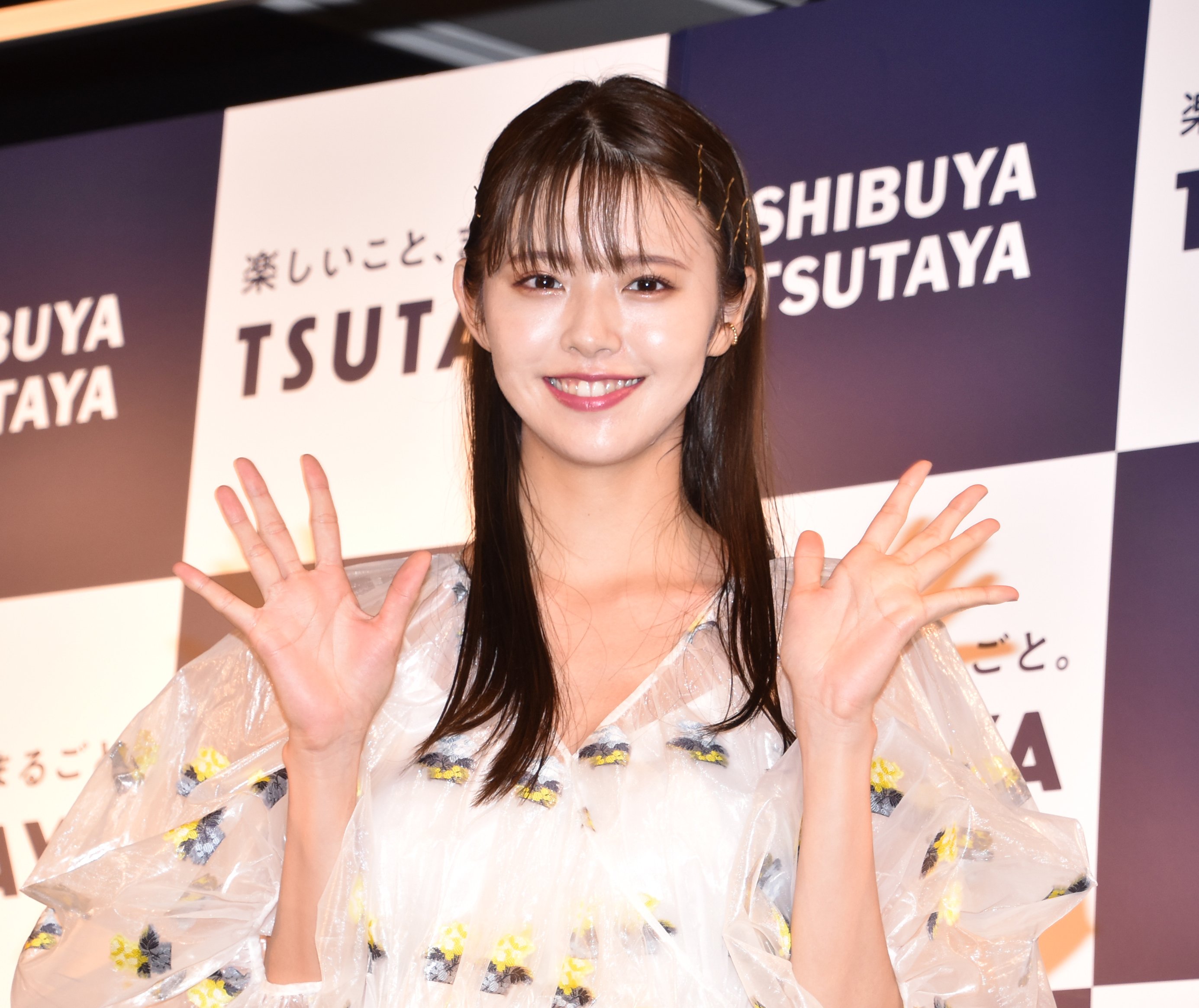 non-noモデル鈴木ゆうか“透け感ワンピ”で魅了 初写真集は「金メダル」級 | ORICON NEWS