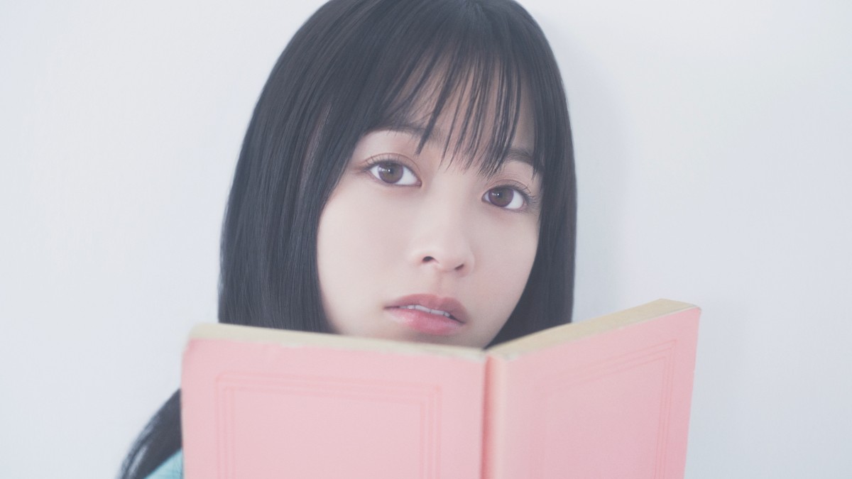 橋本環奈、オフモードなノースリーブ姿を披露 幼さと艶感を兼ね備えた