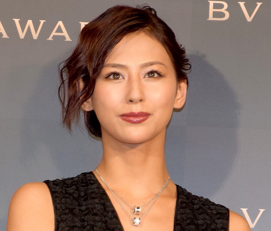 西内まりや　アイコラ 画像・写真 | 西内まりや、背中ざっくりショット＆セクシーなボディスーツ披露 ファン歓喜「美の塊でしかない」 1枚目 | ORICON NEWS