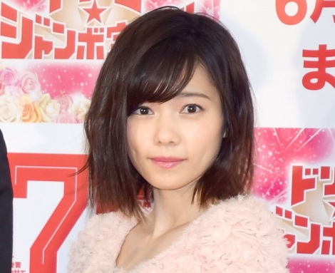 島崎遥香 白のtシャツにミニスカ姿で悩殺 ファン歓喜 かわいすぎてキュン 太ももが気になる Oricon News