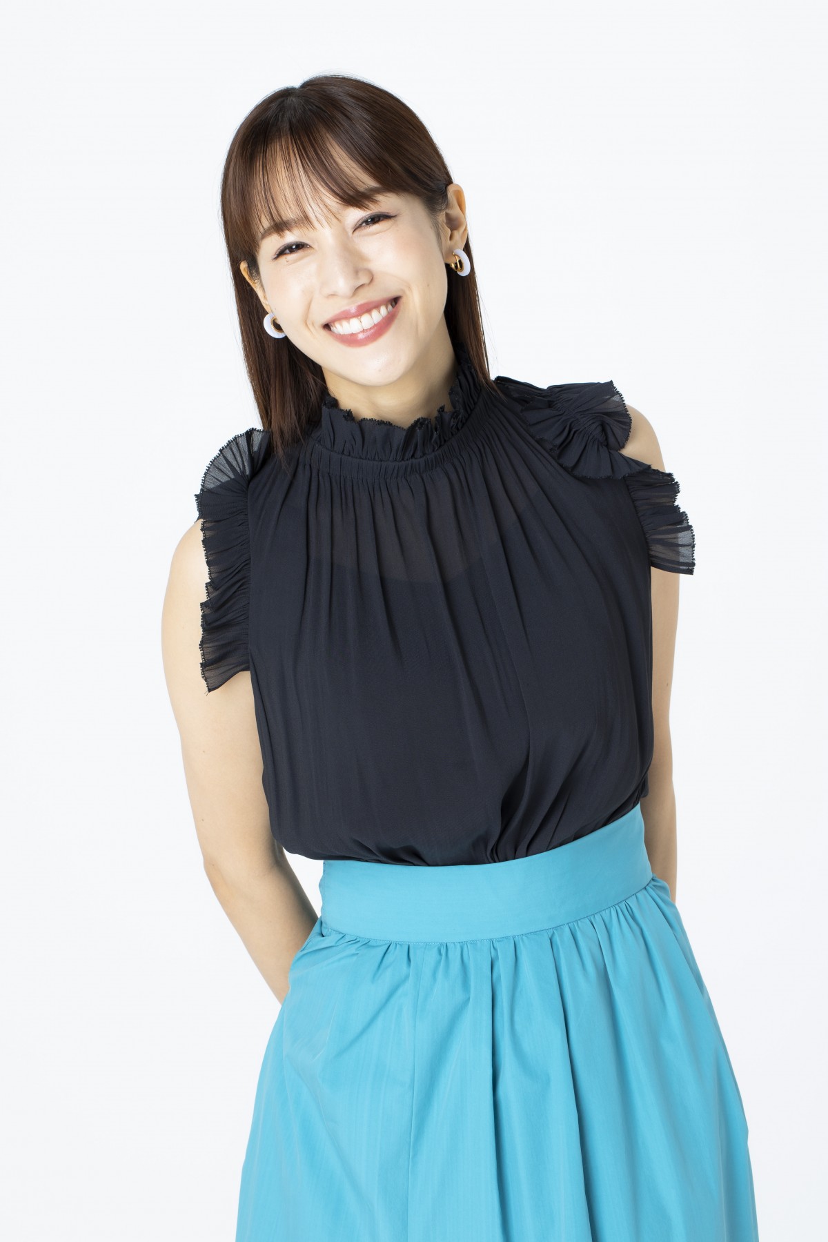 鷲見玲奈ミニスカート画像 鷲見玲奈、2キロ増で臨んだ写真集作り「絶妙なぷにぷに具合が表現できた」 | ORICON NEWS