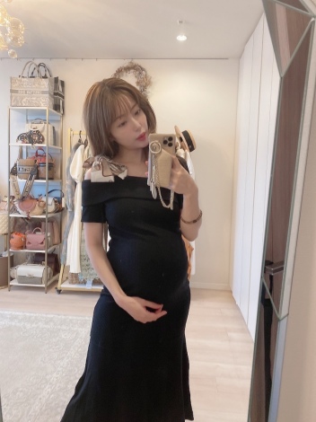 画像・写真  くみっきー、臨月のお腹くっきりの黒ワンピ姿公開「両親