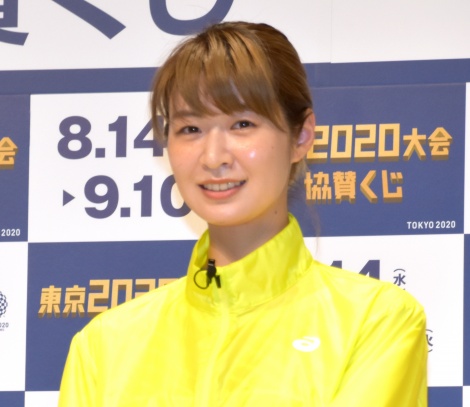 木村沙織 天井に右手がピタリ 簡単に届いてしまいました 反響続々 トリックアートみたい Oricon News