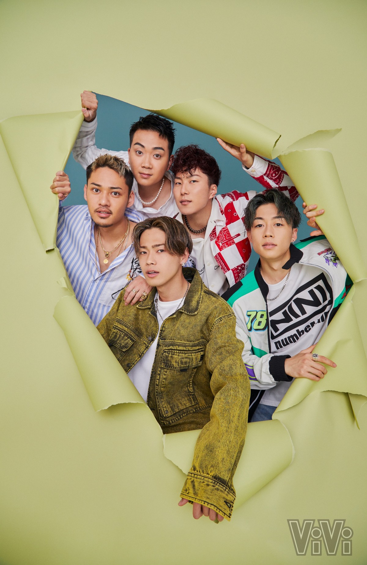 最も勢いのあるYouTube界のルーキー”コムドット、5人そろって『ViVi』初登場 | オリコンニュース（ORICON NEWS）