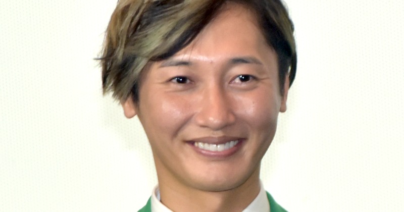 純烈・後上翔太、小林幸子と“絶対に表に出せない”秘蔵写真 両親