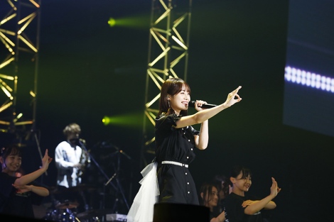 伊藤美来『アニサマ』3日目登場でキュートに熱唱！「No.6」など - ORICON NEWS