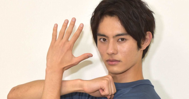 仮面ライダーリバイス　五十嵐一輝アクリルスタンド　前田拳太郎 Amazon.co.jp: 仮面ライダーリバイス アクリルスタンド アクスタ