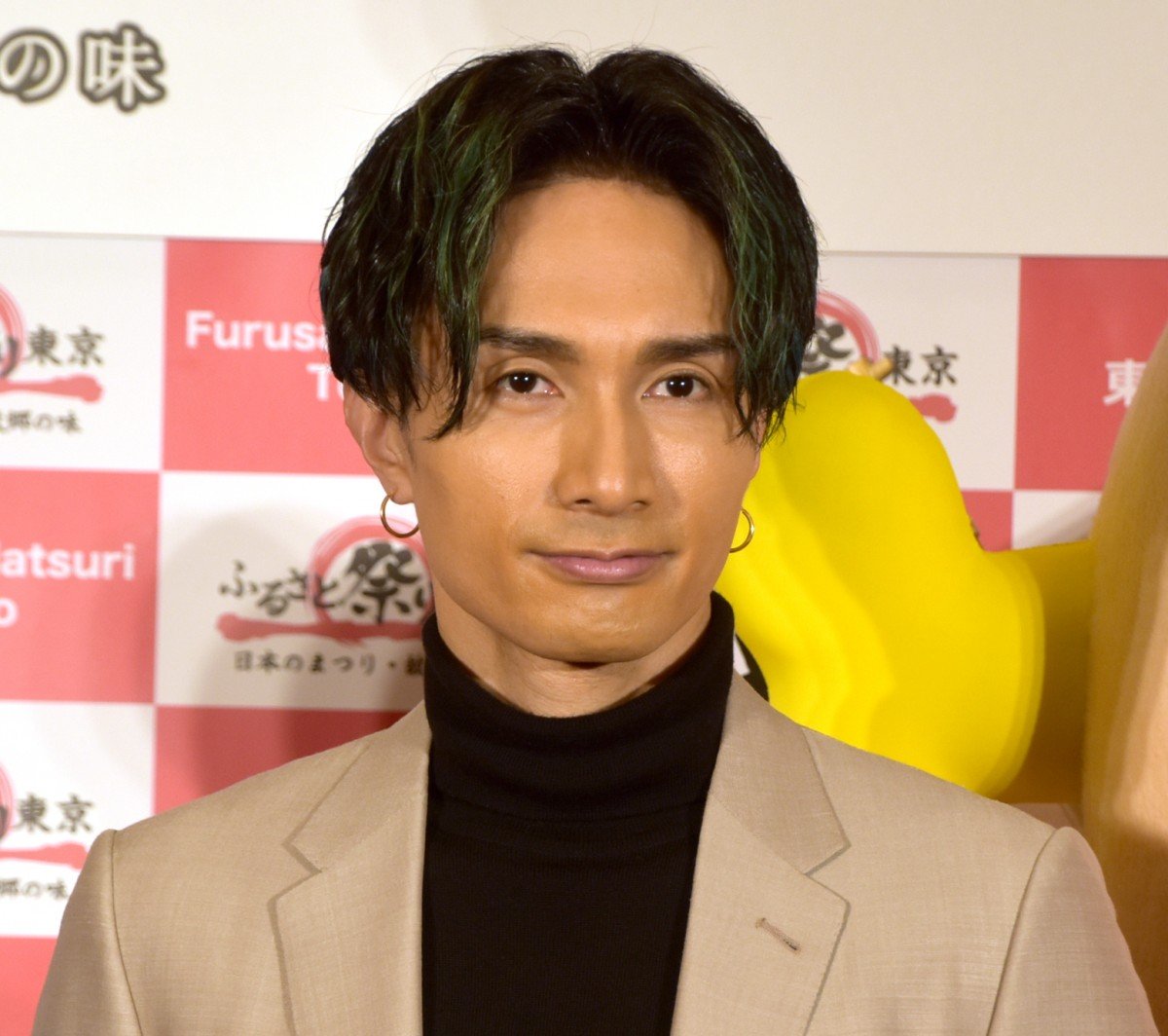 橘ケンチ、思いを込めた“特製おちょこ”披露「みなさまとハッピーな酒