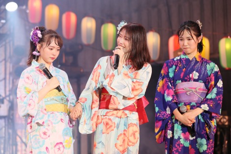メンバーが見守る中で卒業発表した横山由依(C)AKB48 