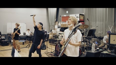 『Flip a Coin -ONE OK ROCK Documentary-』より 