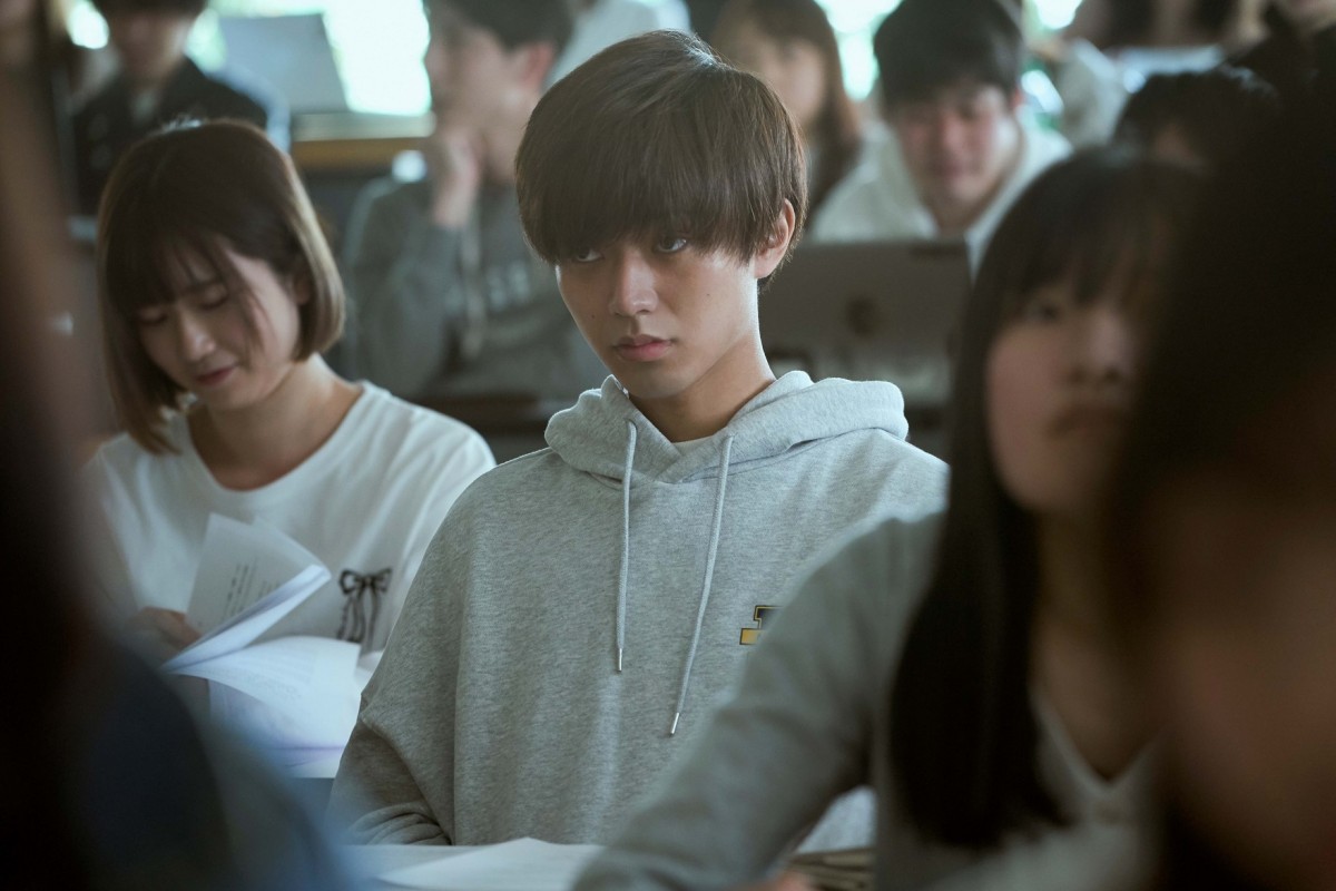 キンプリ永瀬廉主演『真夜中乙女戦争』 無気力な大学生“私”の場面