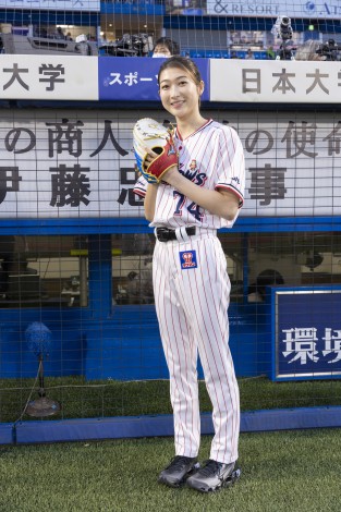 画像 写真 池江璃花子 初の始球式でノーバン投球も辛口評価 ストライクを狙っていたので 4枚目 Oricon News