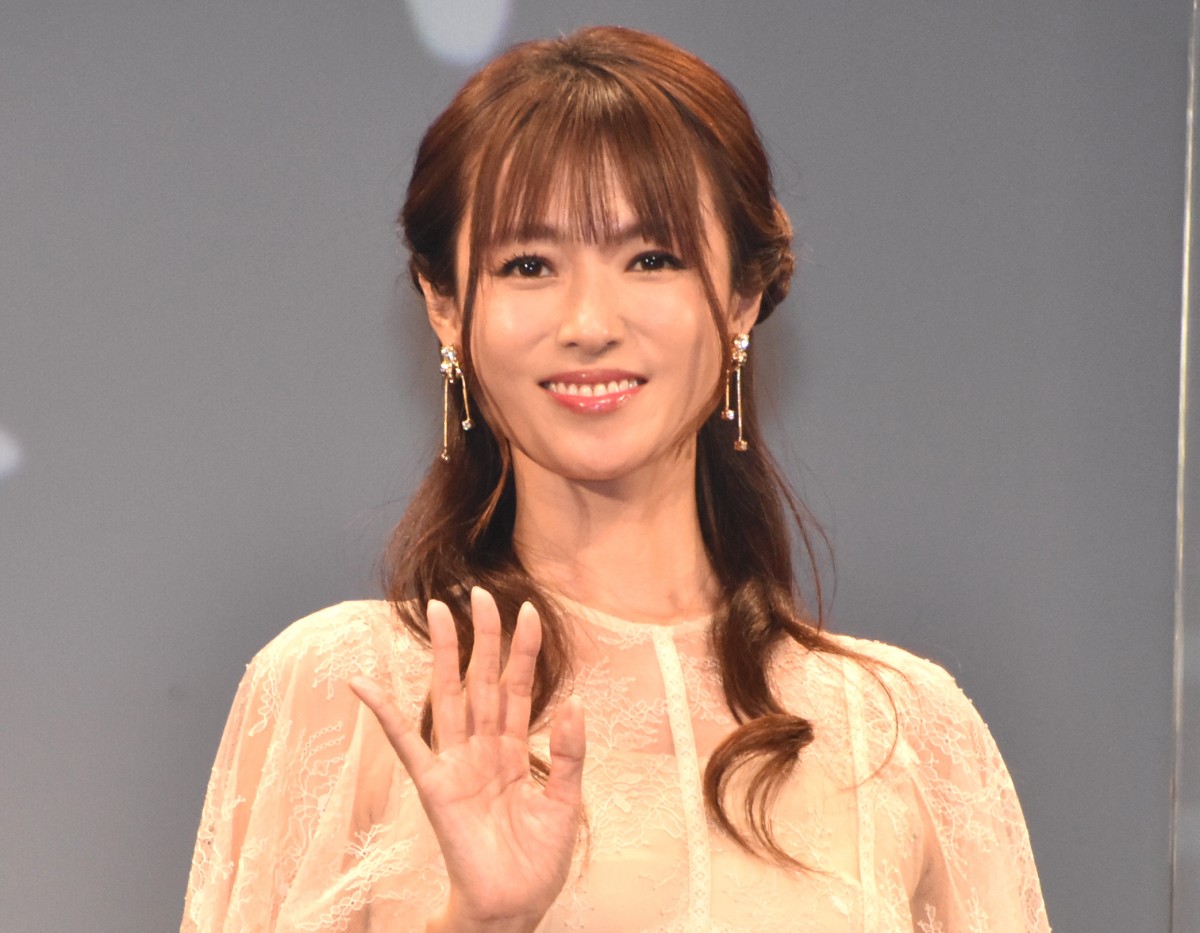 深田恭子、活動再開後初公の場 笑顔で復帰「すごくドキドキ」 適応障害