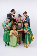 NHKのSDGs番組『ひろがれ!いろとりどり』のテーマソング「ツバメ」を担当するYOASOBI&ミドリーズ(C)NHK 