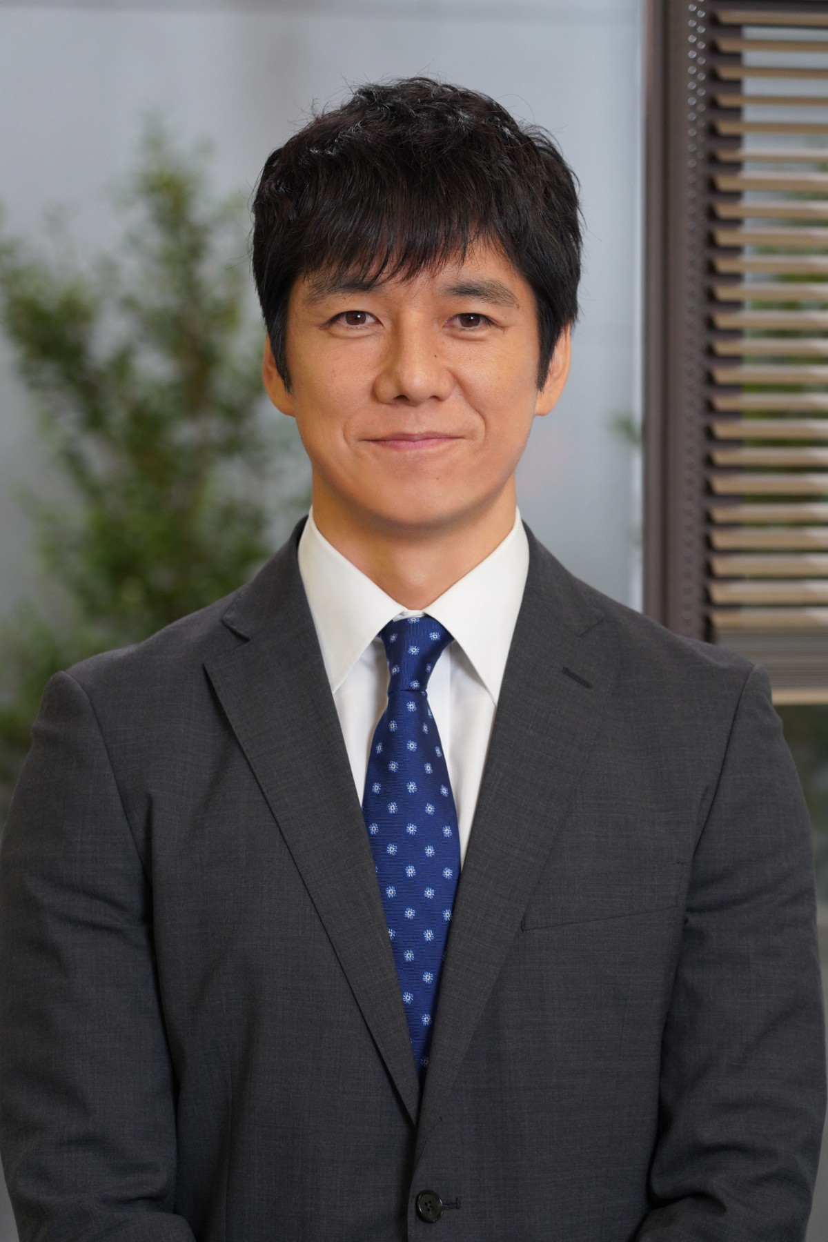 西島秀 西島秀俊『真犯人フラグ』の“真犯人探し”で疑心暗鬼「何なら家族も結構怪しい」 | ORICON NEWS
