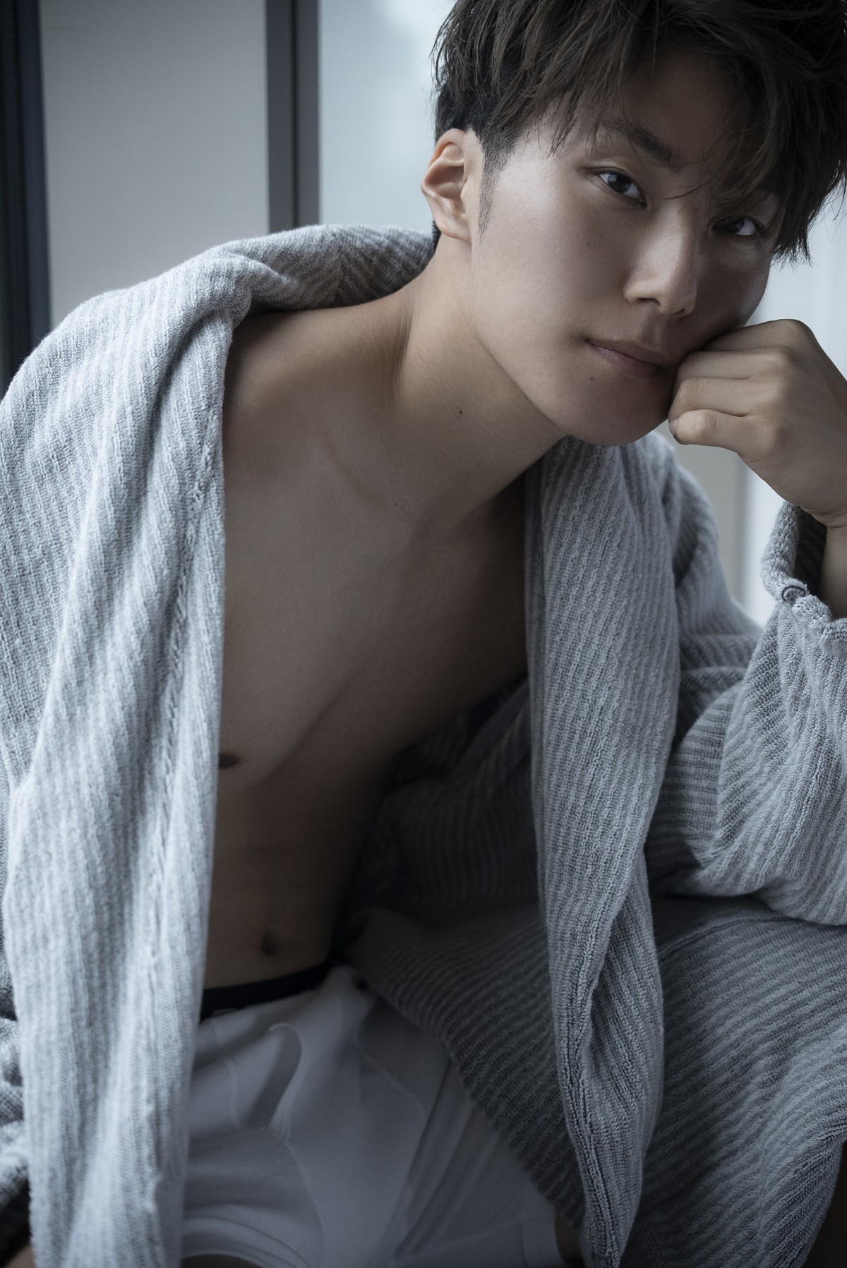 画像・写真 | YouTuber・コムドット、初の写真集12・2発売 カバーは全6