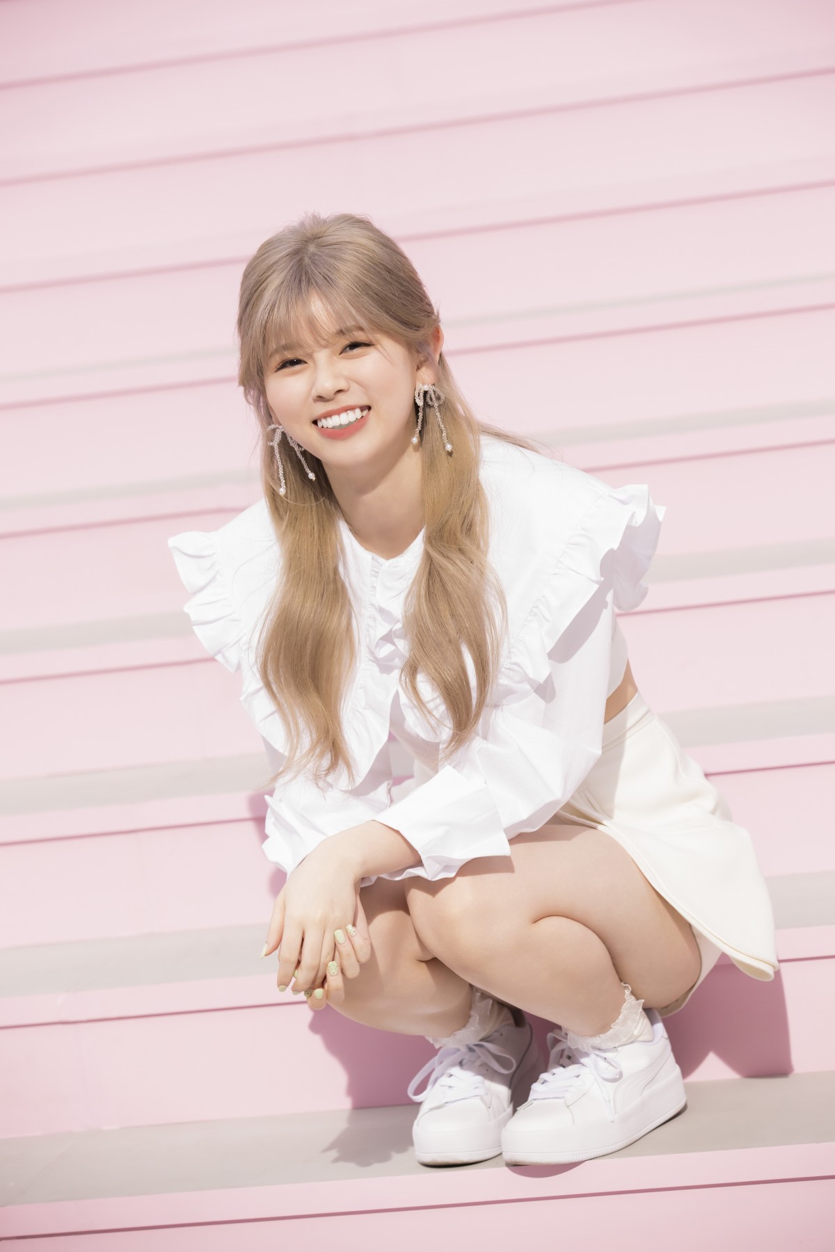 画像・写真 | NiziU、純白衣装で新CM「ピュアな気分」 美容意識