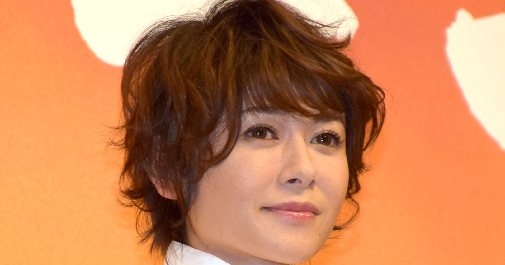 真木よう子 ノースリーブで大胆肌見せ 妖艶 綺麗で色気が半端ない Oricon News