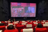 映画『護られなかった者たちへ』が上映された第26回釜山国際映画祭のティーチインイベントにオンラインで参加した瀬々敬久監督（現地の写真） 