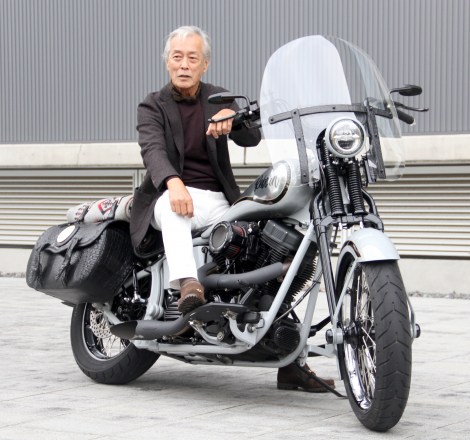 愛用バイクに乗る岩城滉一=バラエティー番組『「岩城滉一Bike Style Life 51 SENSE 〜」シーズン2』取材会(C)ORICON NewS inc. 