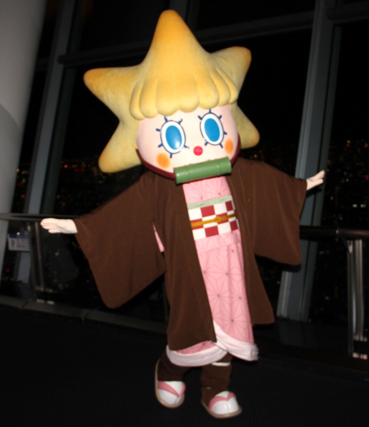 ソラカラちゃん、鬼化？ 禰豆子の衣装でポーズ 『鬼滅の刃』コラボで