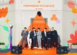 『BTS PERMISSION TO DANCE ON STAGE』ポスター(P)&(C)BIGHIT MUSIC 