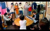 『ブラマヨ＆ゆりやんのいきなり合唱GP』より長谷川家の合唱練習の様子（C）ABCテレビ 